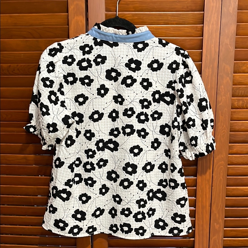 THML White Eyelet Blouse with Black Floral Print and Blue Trim - Picture 6 of 11